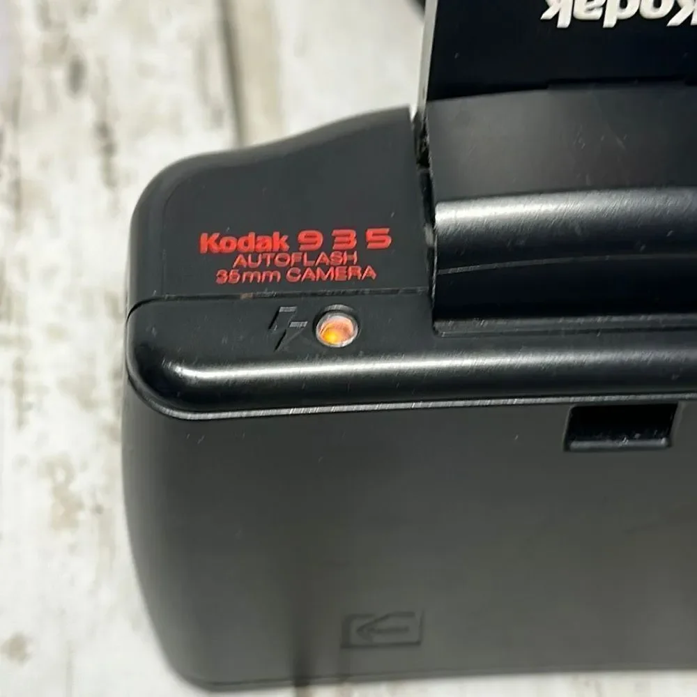 Kodak‎ Star 935 Point & Shoot 35mm Film Camera Pop-Up Flash Case